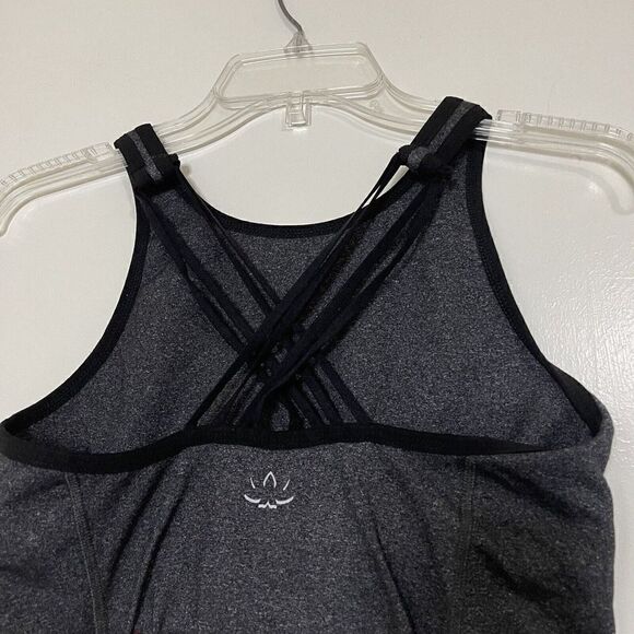 BEYOND YOGA gray unlined shelf bra side mesh pocket tank top size medium - Picture 4 of 7